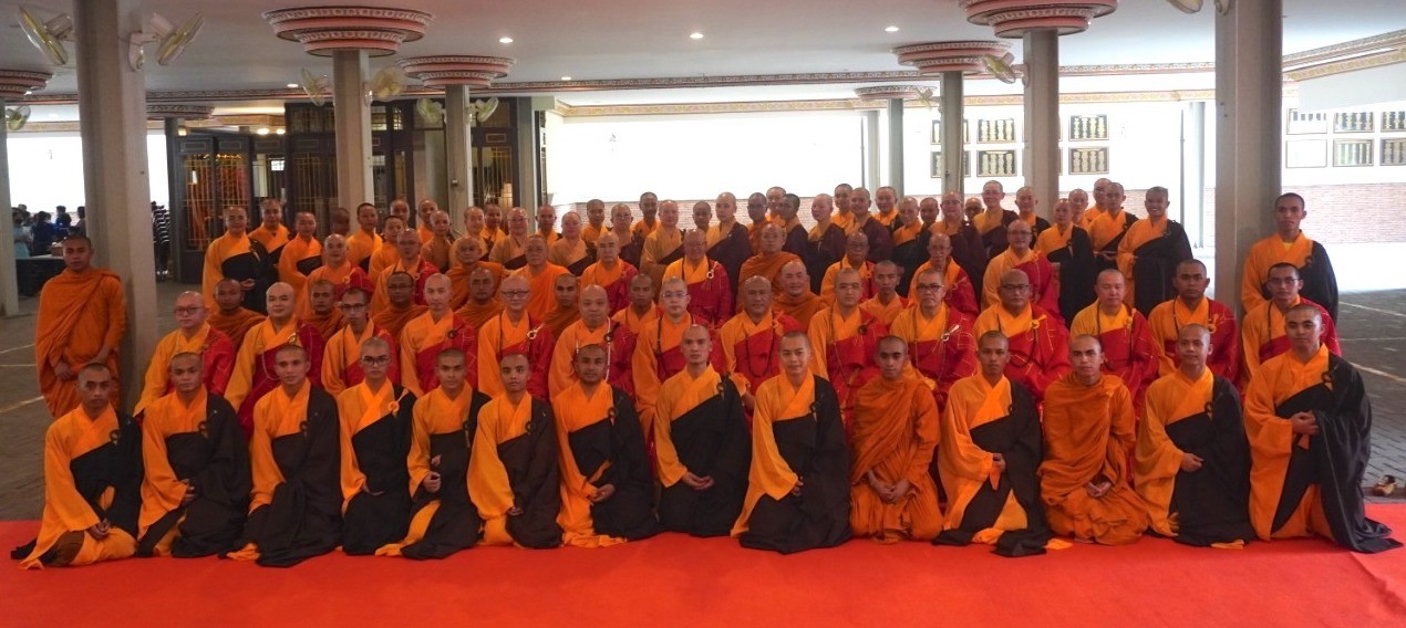游行与供奉 108 座华琪舍利子塔位于印度尼西亚广化一乘禅寺-中国南方教育网