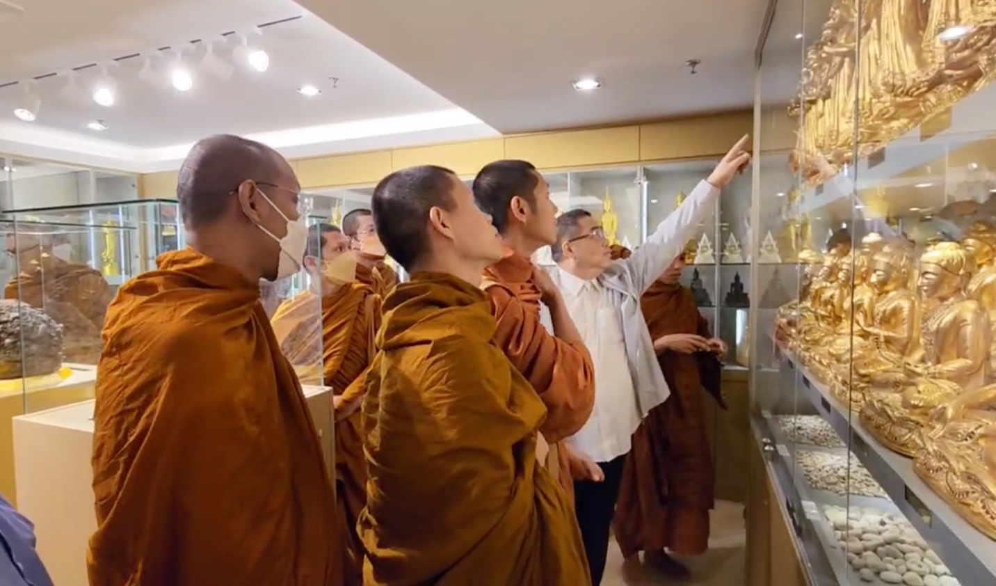 《来自泰国马来西亚与香港的21位师父与美姞参观马来西亚华琪舍利子博物馆》