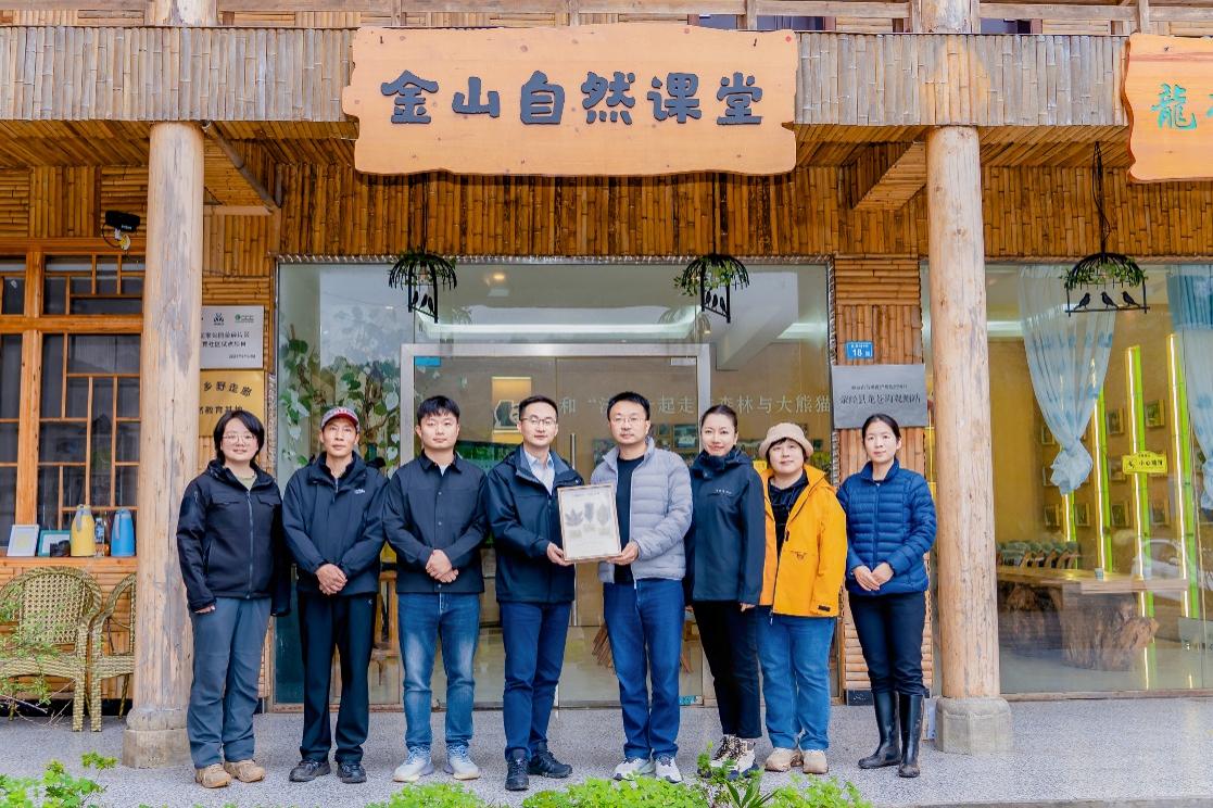 A group of people standing in front of a building
AI-generated content may be incorrect.