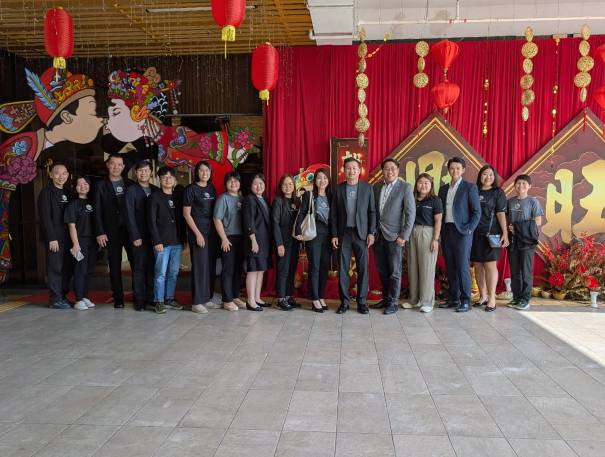 图片包含 人, 建筑, 火车, 前

AI 生成的内容可能不正确。