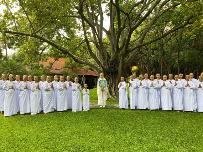 A group of people in white robes

Description automatically generated with medium confidence