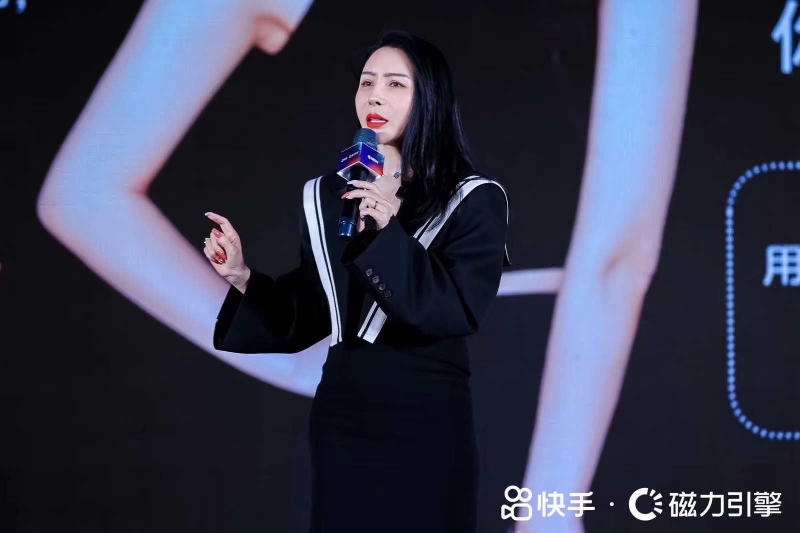 梦泉美妆创始人贺冬冬出席临沂快品牌当红夜活动现场,探索品牌破圈力!
